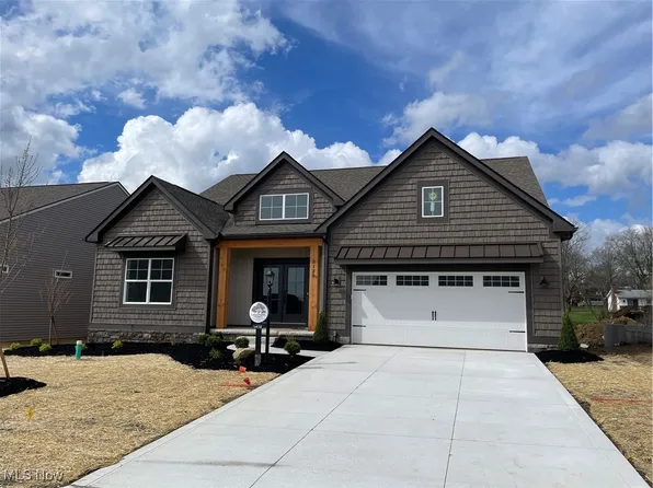 3129 Blossom Trail Dr, Brunswick, OH 44212