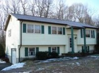 17 Devon Dr, Pawcatuck, CT 06379