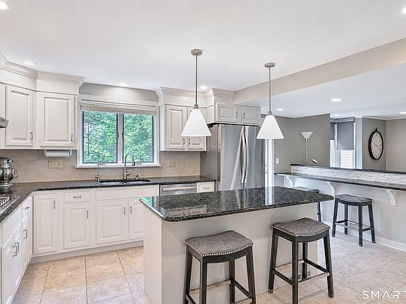 5th image of 277 Franklin St Extension