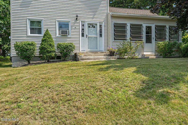 3rd image of 6 Acorn Avenue