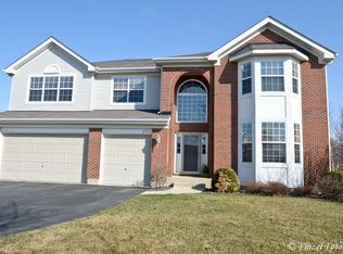 902 Limerick Ln, McHenry, IL 60050