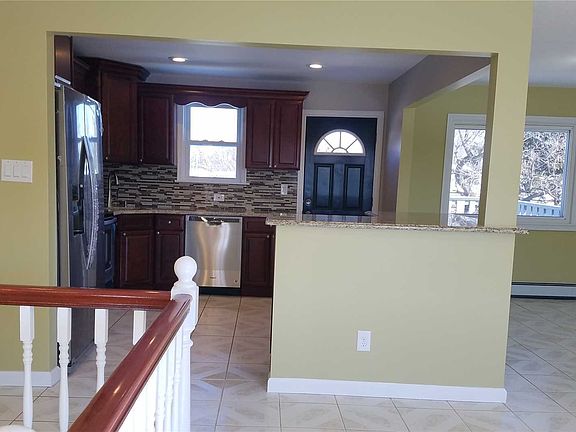 3rd image of 71 Peterson St