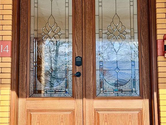 2nd image of 214 W Cedar Ave
