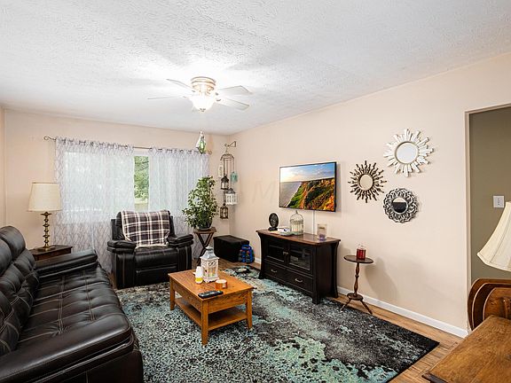 2nd image of 5538 Aqua St