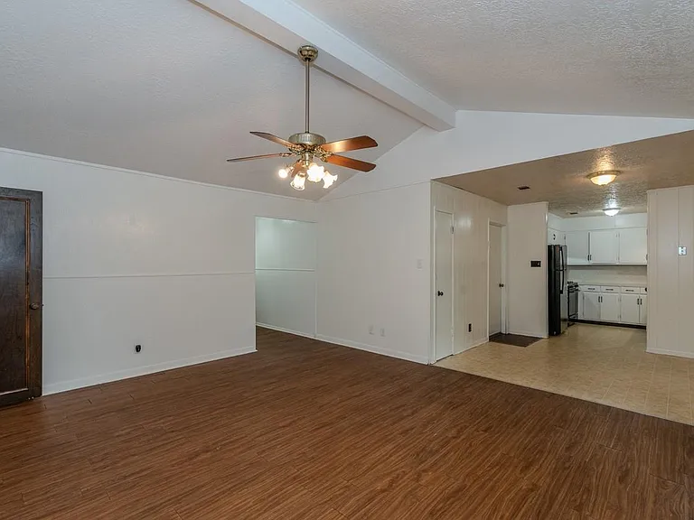 450 Norvell St — Photo 4