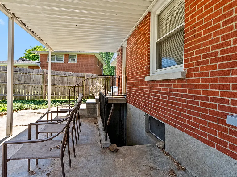 Walkout basement/ backyard entrance
