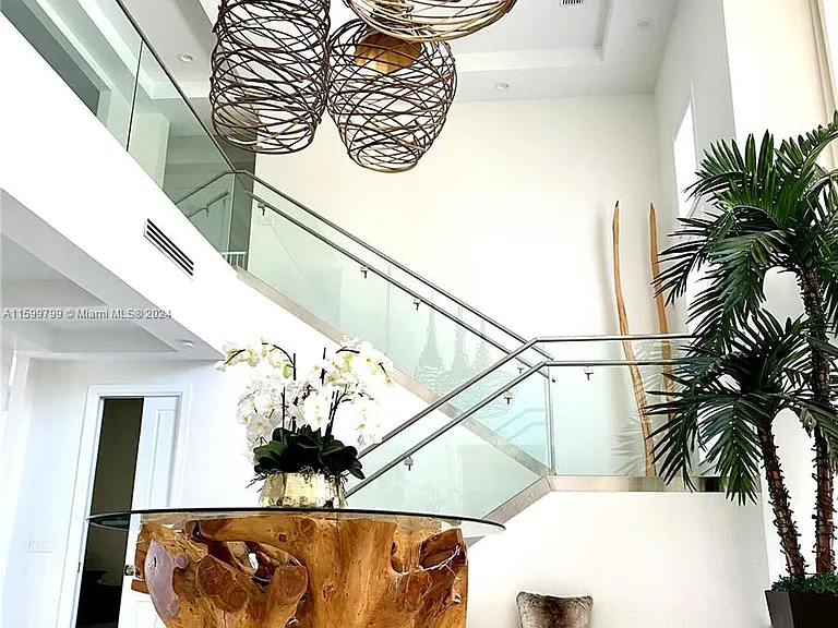 513 Palm Dr — Photo 7