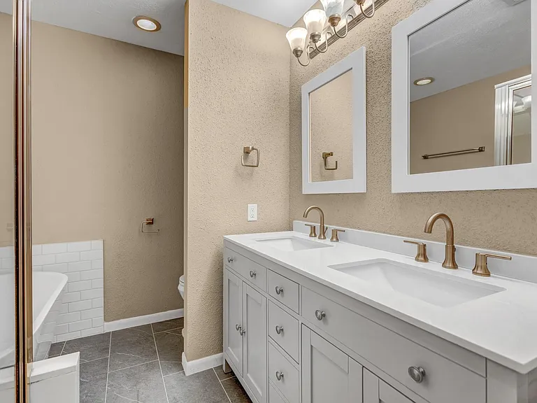 1659 W Sam Houston Pkwy S — Photo 24