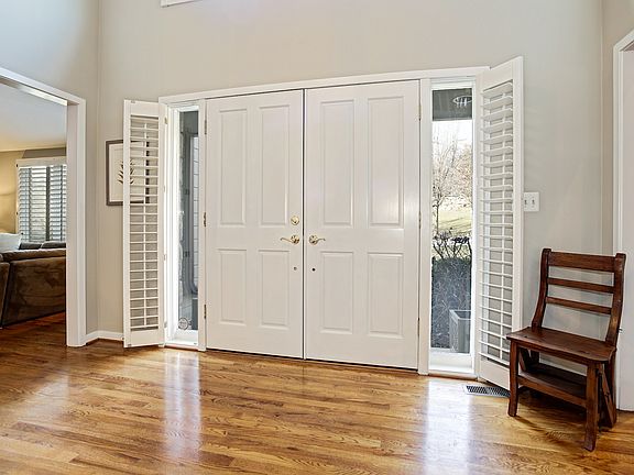 Custom plantation shutters