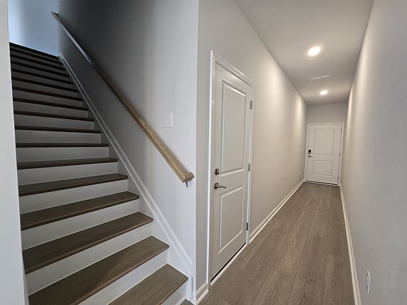 5th image of 2802 Farmhouse Dr