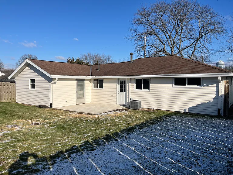 868 Mansfield St — Photo 16