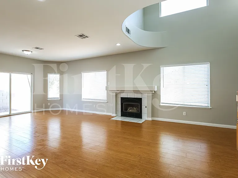 3600 N Tomsik St — Photo 3