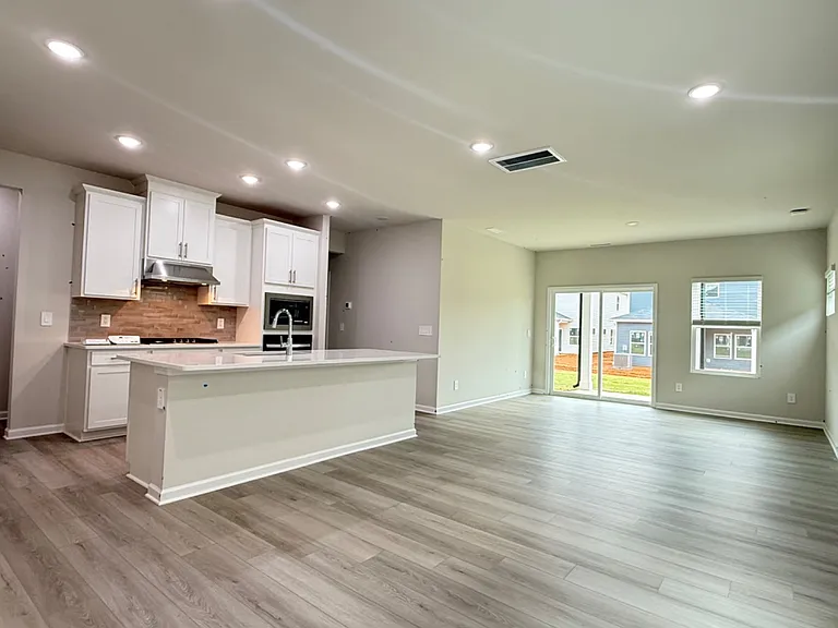 1008 Saint Lawrence Dr — Photo 2