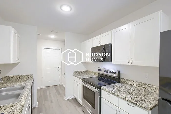 1109 E Birdsong St — Photo 5
