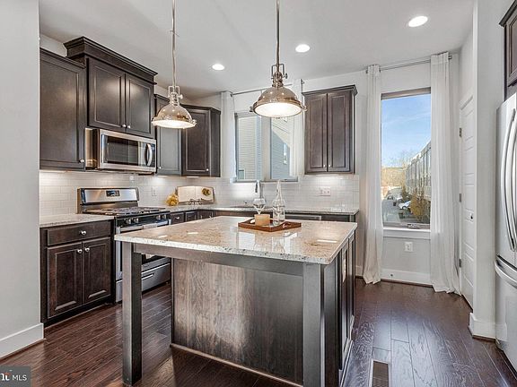 4th image of 1924 Chapman Ave #10
