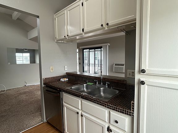 4th image of 4585 Ohio St APT 4