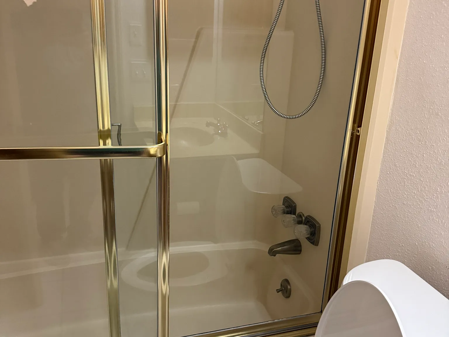 4 bed, 1672 sqft, $2,200 — Photo 4