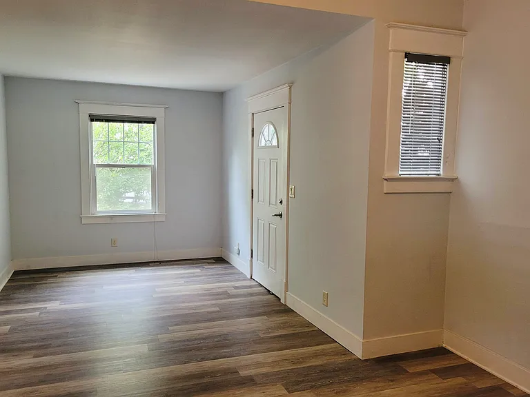 20 Adams Ave #B — Photo 4