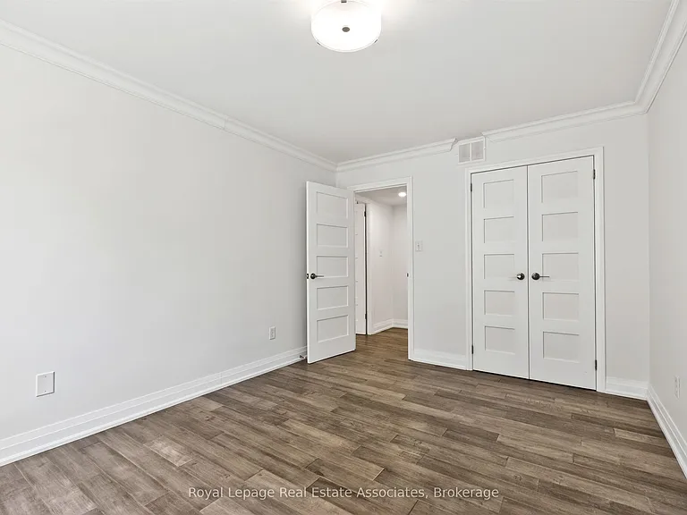 39 Stavebank Rd W #404 — Photo 17