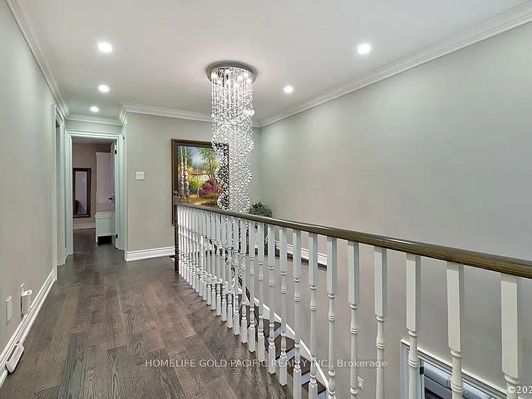 48 Havagal Cres — Photo 17