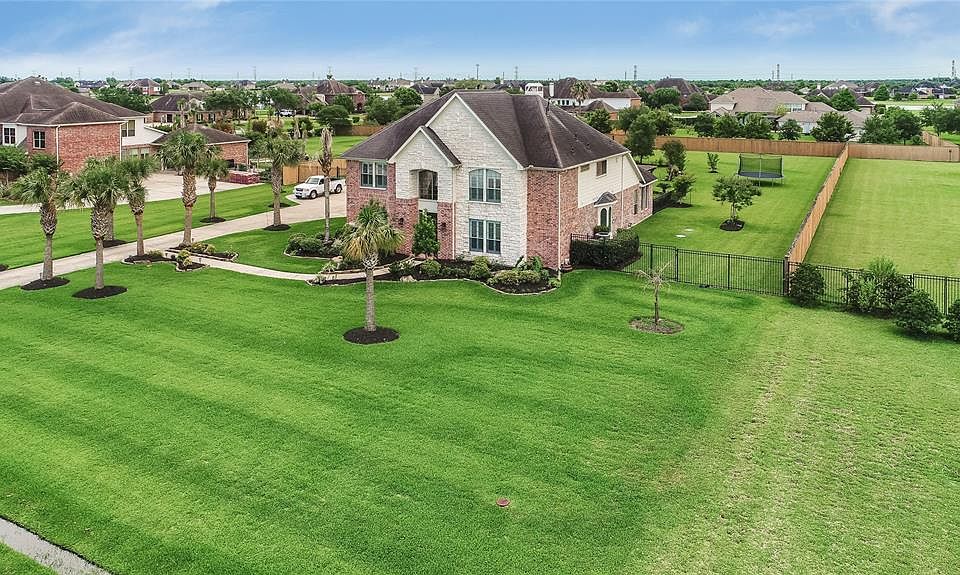 1st image of 3913 Summer Manor Dr
