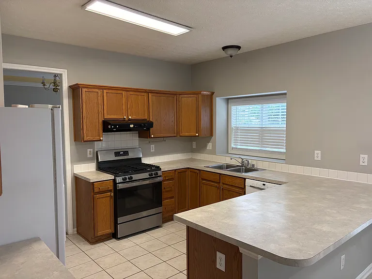 9406 Harlow Ct — Photo 12