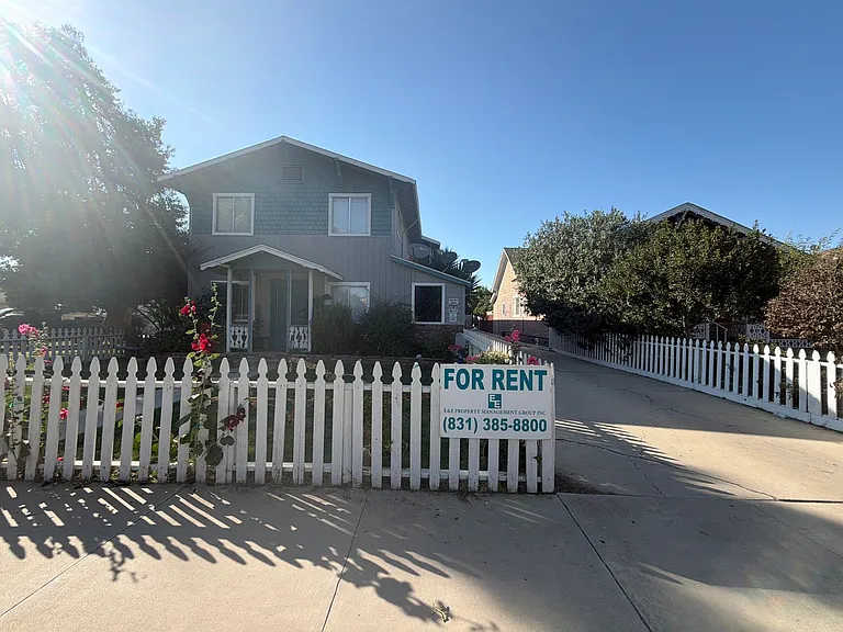 418 Lynn St — Photo 1