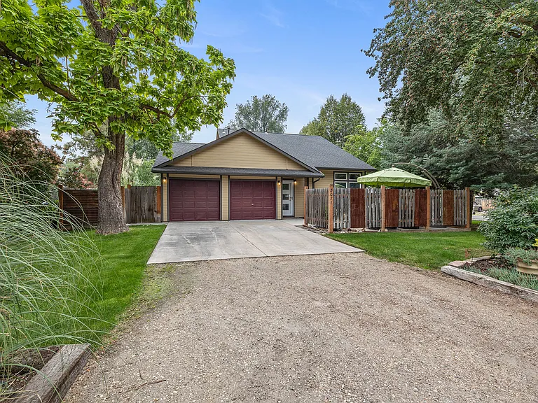 3071 W Breneman St — Photo 17