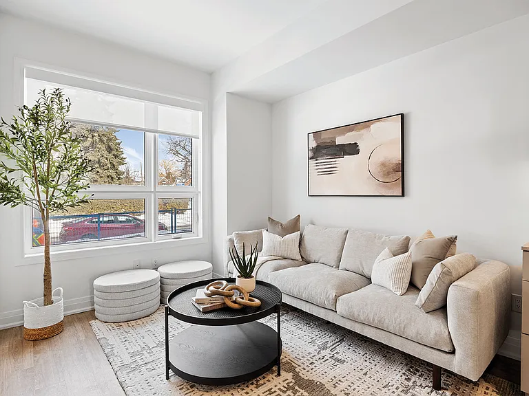 15 Brenthall Ave — Photo 6