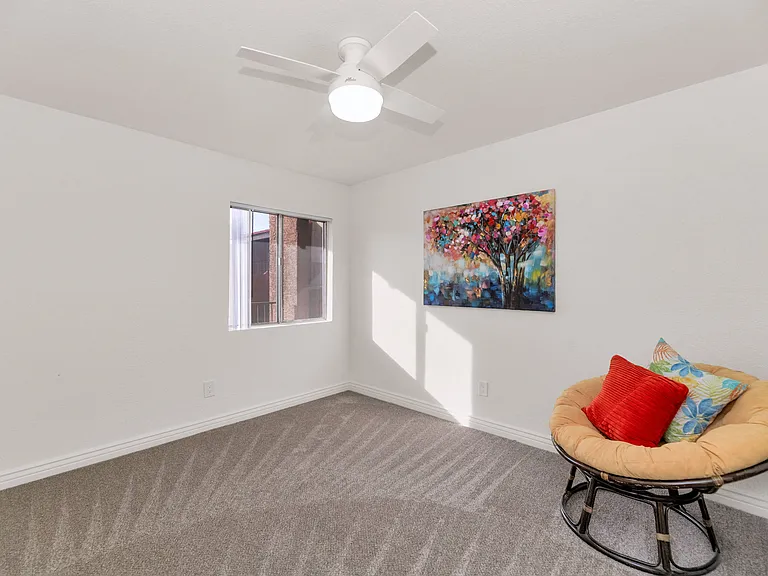 Urban Walk Apartments — Photo 7