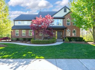 61036 Winterberry Dr, Washington, MI 48094