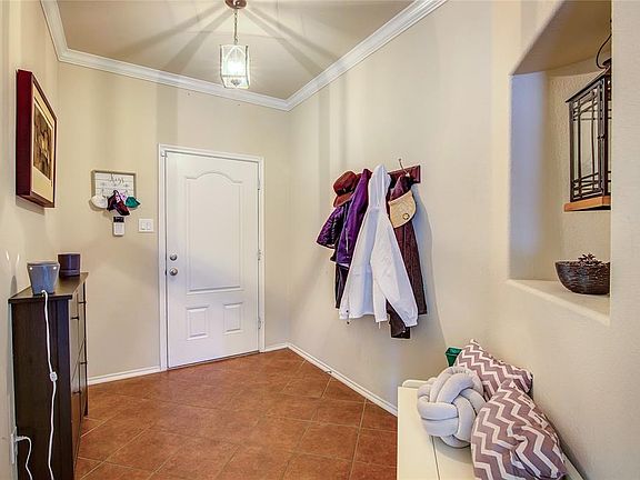 3rd image of 921 Orchid Blvd