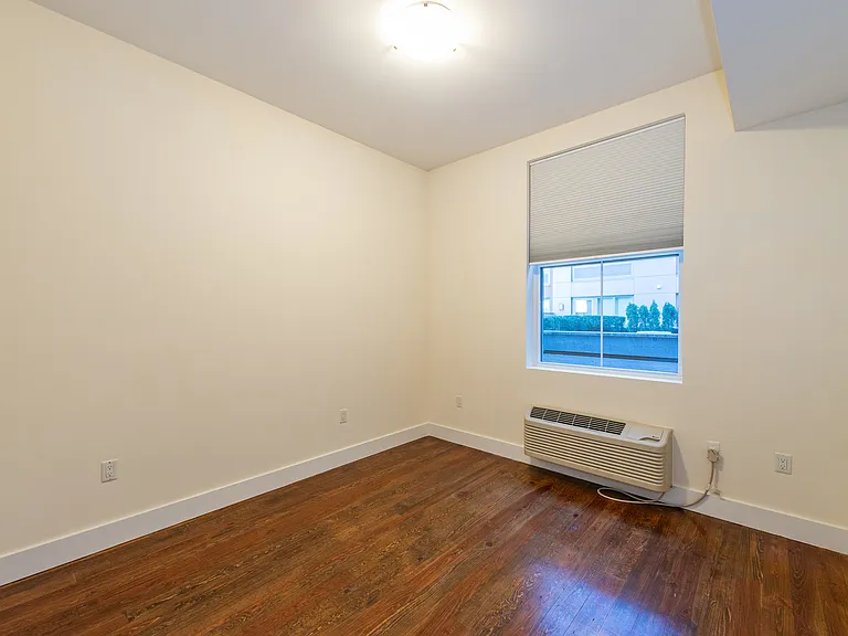 95 Montgomery St #404 — Photo 7
