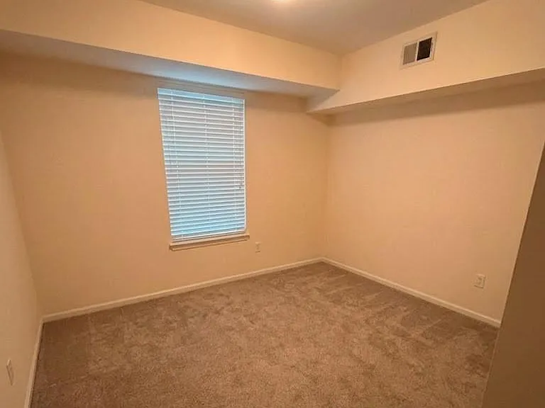 1015 Hopkins Ct — Photo 8