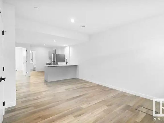 3rd image of 184 Caledonia Dr #1A