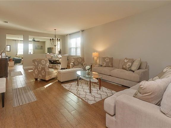 Gorgeous entry to your living and dining room combo. Model Home perfect, tons of natural light