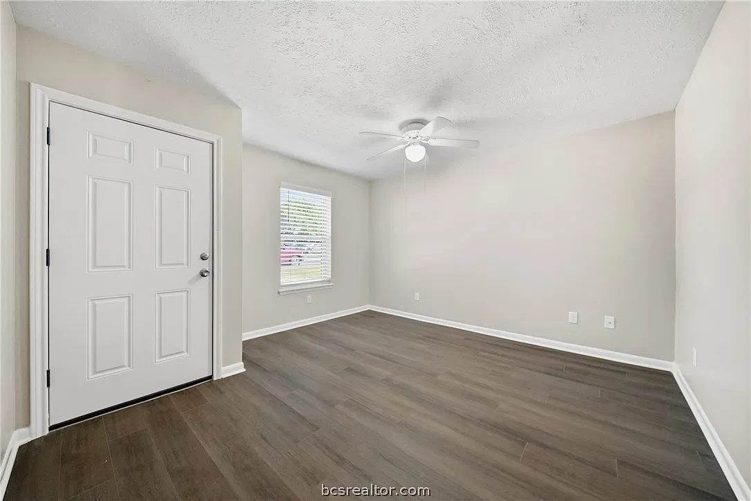 2 bed, 910 sqft, $1,300 — Photo 4