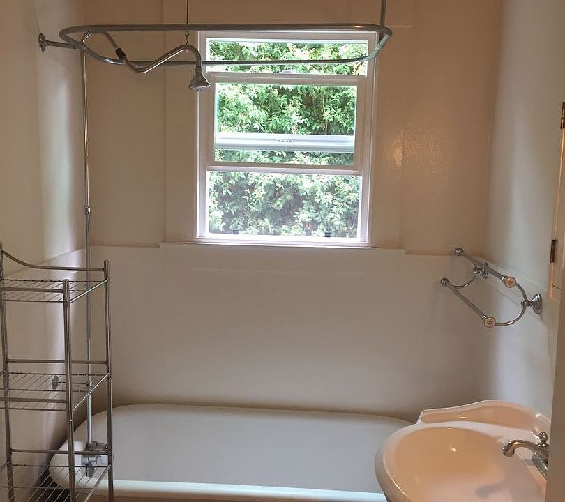 2nd image of 317 1/2 W Micheltorena St