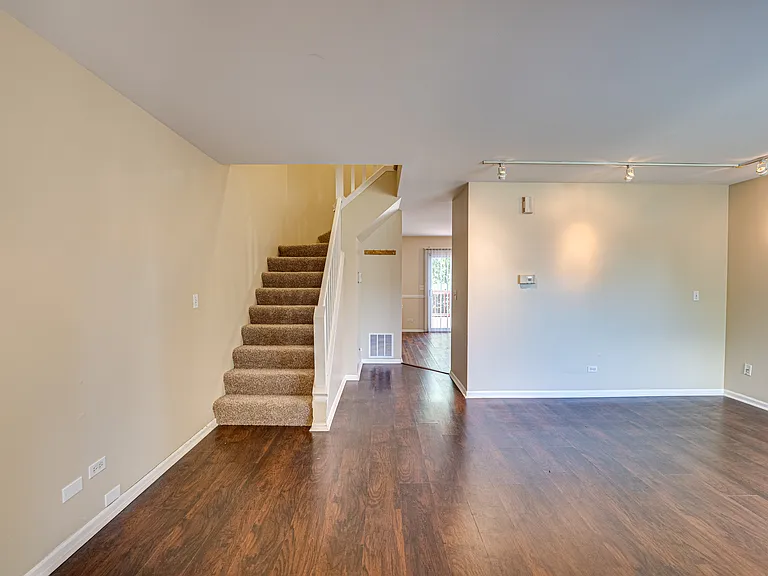 1320 Andover Dr — Photo 3