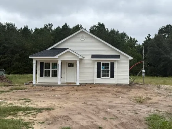 1264 Blue Moon Dr., Loris, SC 29569