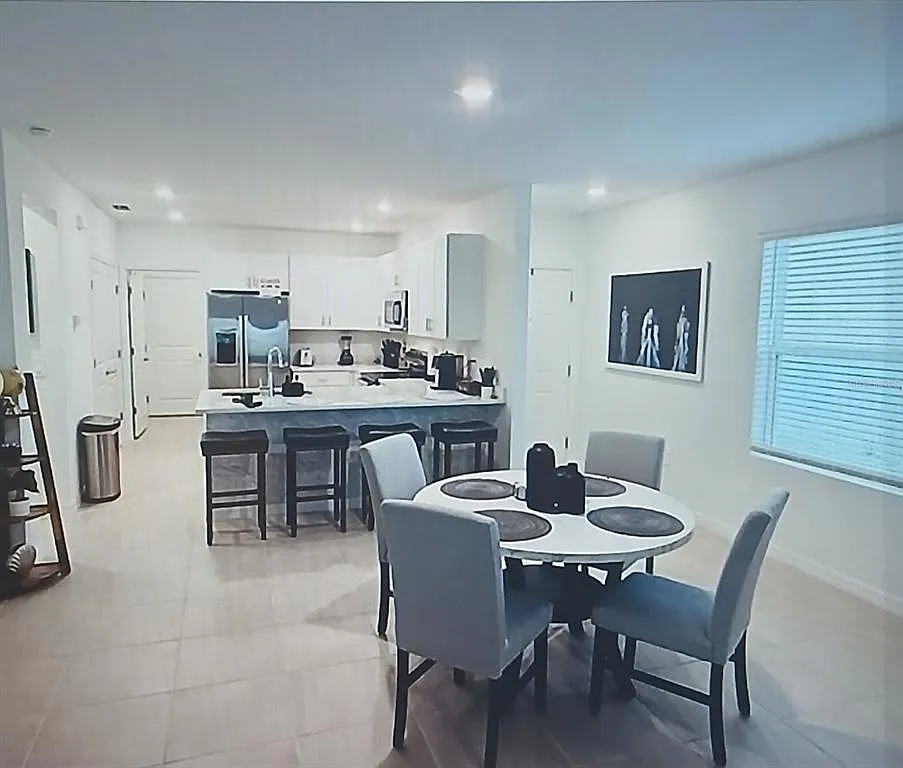 3 bed, 2.0 bath, 1454 sqft, $2,350 — Photo 2