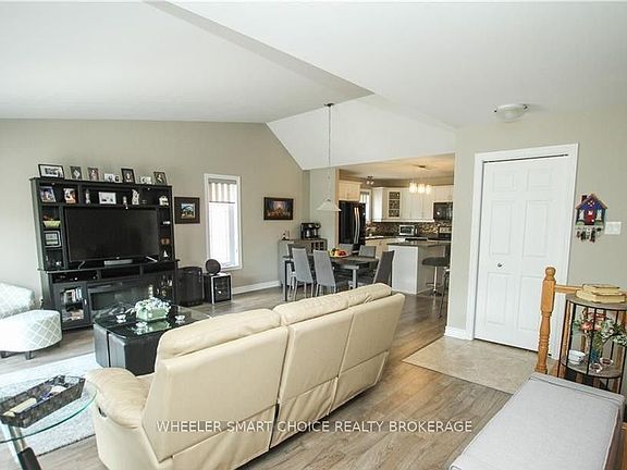 5th image of 226 1st St W #214
