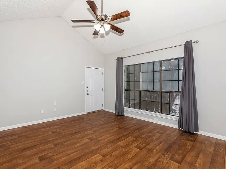 Lamar Place Apartments — Photo 45