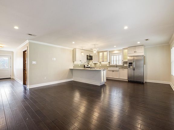 4th image of 3507 Midwest Dr