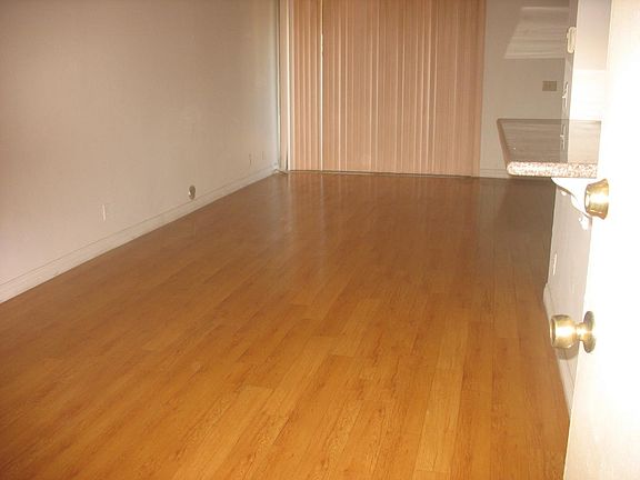 4th image of 261 S Sentous Ave