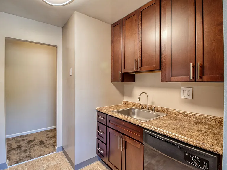 Carriage Park Apartments — Photo 7