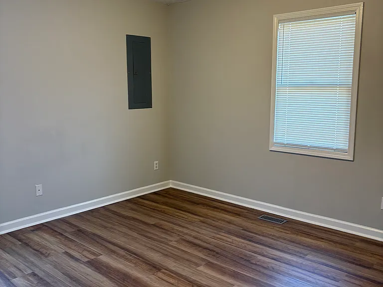 510 W Vine St — Photo 10