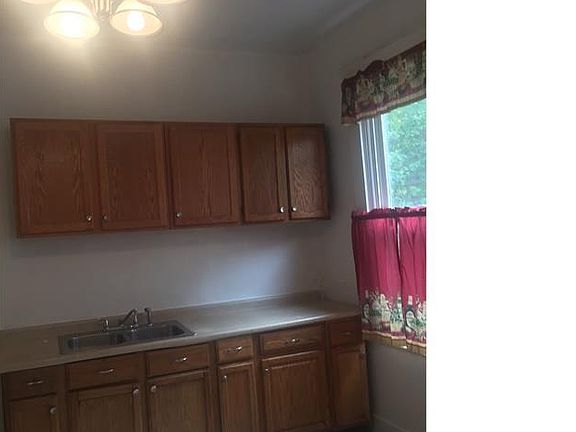 2nd image of 3828 Llewellyn Ave