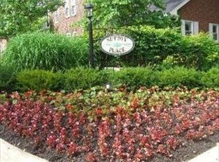 5704 Sutton Pl, Hinsdale, IL 60521