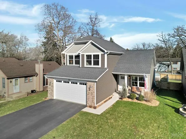 99 Burr Oak Dr, Crystal Lake, IL 60014